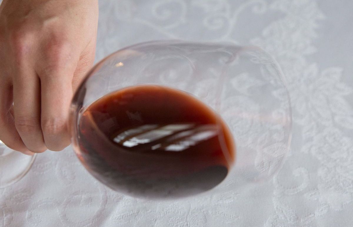 红酒年份葡萄酒年份葡萄酒杯葡萄酒观色葡萄酒颜色7.jpg