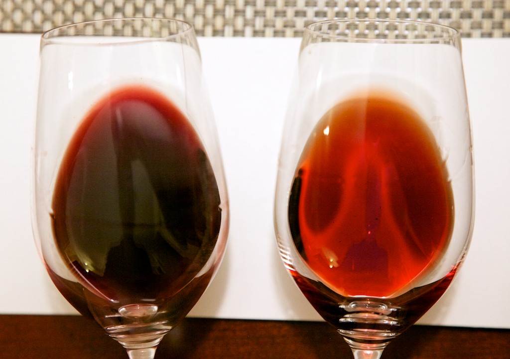 红酒年份葡萄酒年份葡萄酒杯葡萄酒观色葡萄酒颜色6.jpg