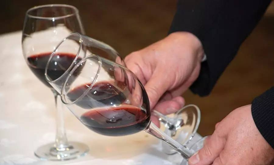 红酒年份葡萄酒年份葡萄酒杯葡萄酒观色葡萄酒颜色10.jpeg
